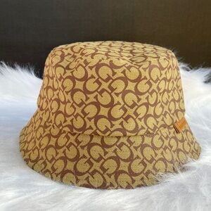 New GUESS UNISEX Buckle Hat